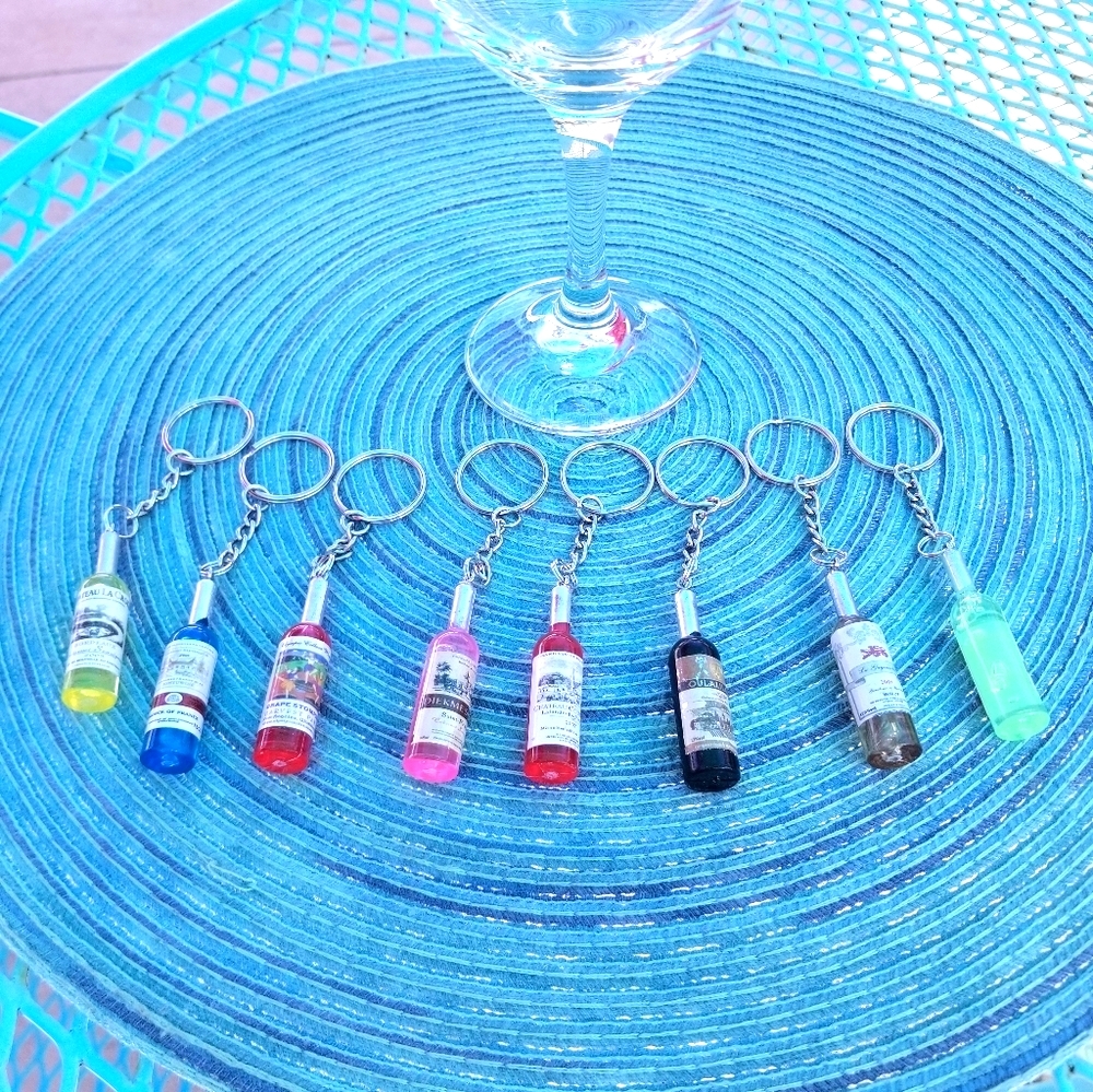 Novelty Wine bottle keychain🍷